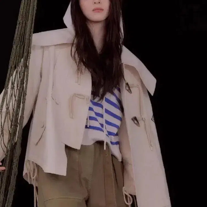 [BUNJANG] Lucky Chouette Han So Hee Sailor Collar Half Trench Jacket / 22년 럭키슈에뜨 한소희 세일러 카라 하프 트렌치자켓 바스락떡볶이코트점퍼