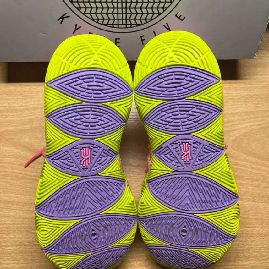 [BUNJANG] Nike Kyrie 5 EP Spongebob Collaboration Sneakers / 나이키 카이리 5 EP 뚱이 콜라보 250