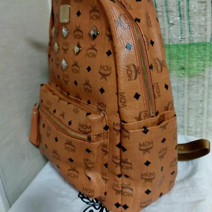 [SOLD OUT] 정품)MCM 엠씨엠 브라운 스터드 백팩