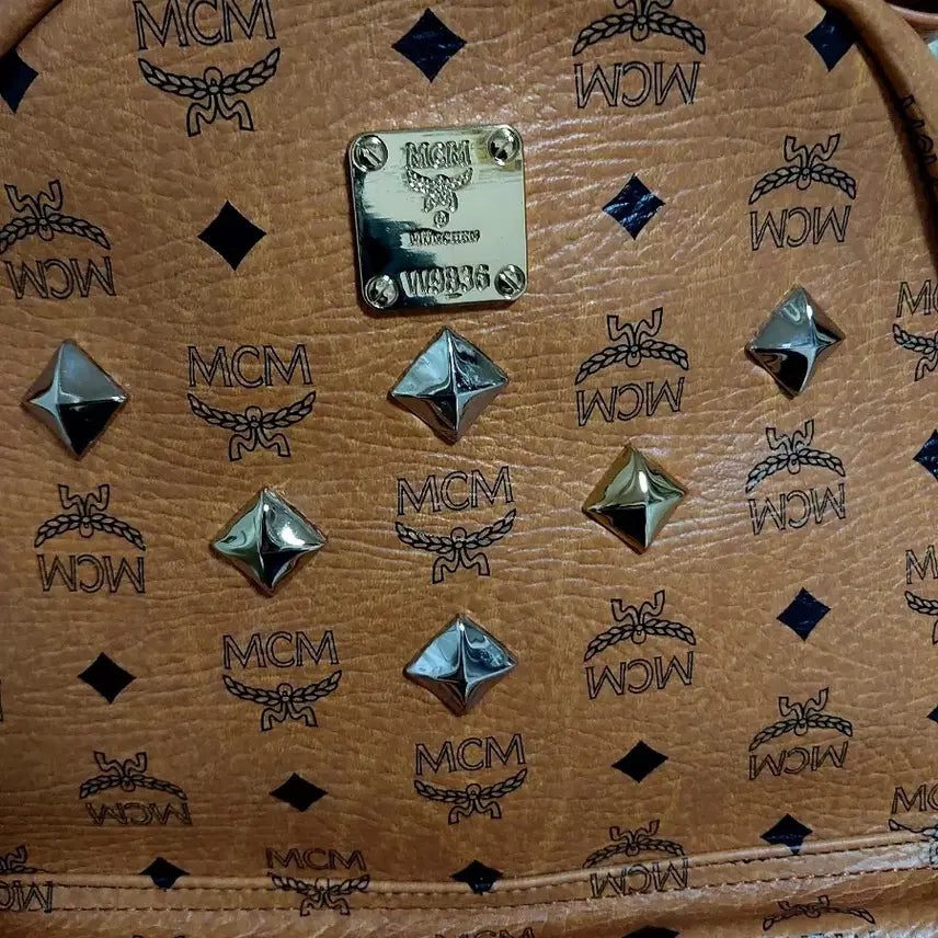 [SOLD OUT] 정품)MCM 엠씨엠 브라운 스터드 백팩
