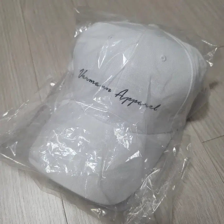[SOLD OUT] 새상품) VERMANN 레터링 볼캡 화이트 모자