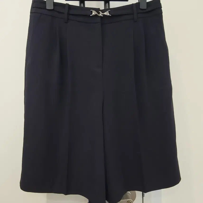 [BUNJANG] Morgan Navy Two-Tuck Wide Bermuda Shorts Size 66 / 모르간 네이비 투턱 와이드 반바지 버뮤다팬츠 66사이즈