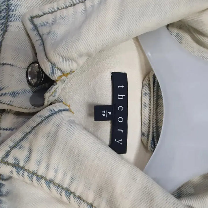 [SOLD OUT] 띠어리    워싱면   데님  숏   자켓