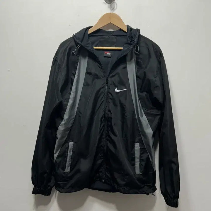 [SOLD OUT] 나이키 블랙 바람막이 후드 집업 올드스쿨 105