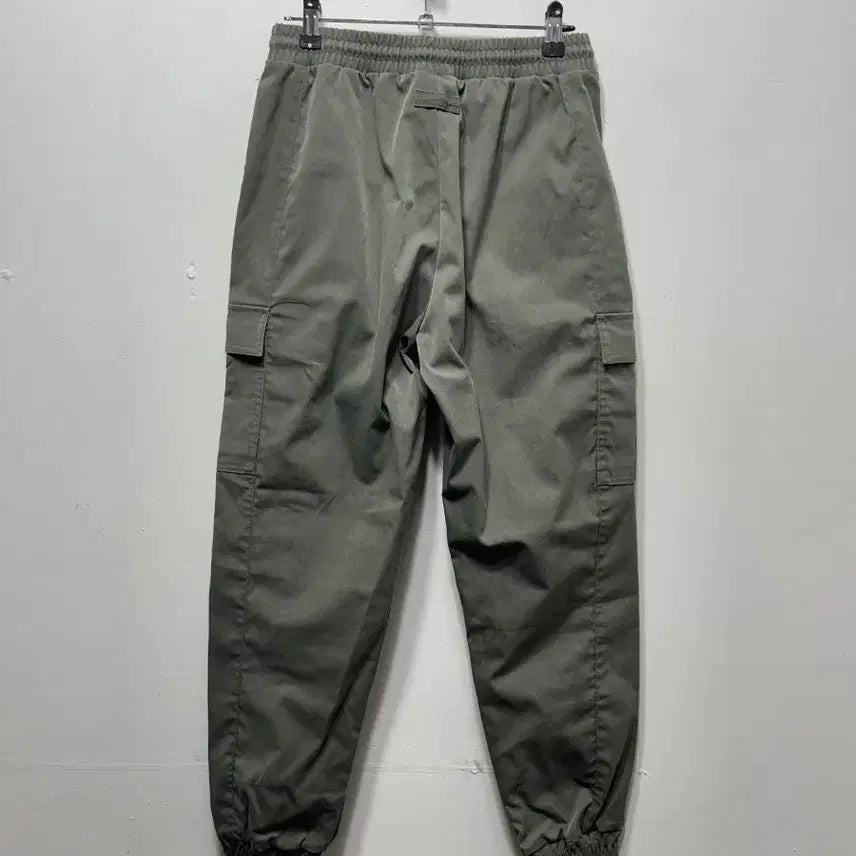 [SOLD OUT] 엄브로 카고 조거팬 그린 70