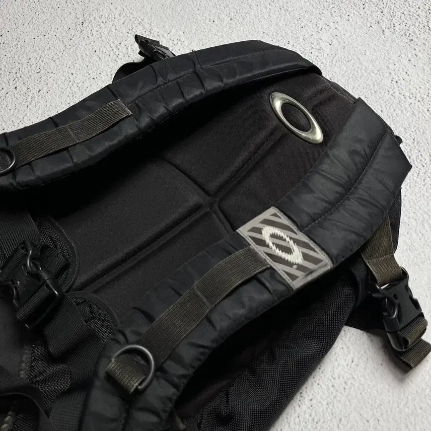 [SOLD OUT] Vintage 00s Oakley Icon Backpack