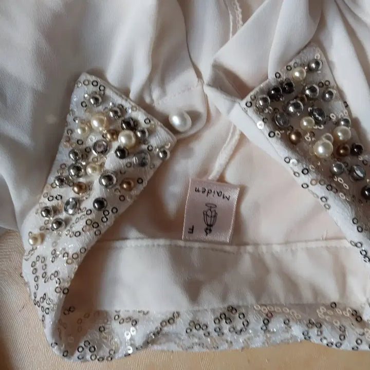 [BUNJANG] Maiden Cubic Embellished Ivory Blouse / 메이든 큐빅 장식 블라우스