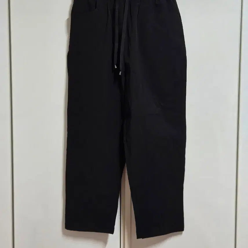 [SOLD OUT] 초경량 나일론 바스락 스트레이트 9부 팬츠 블랙 구66 새상품