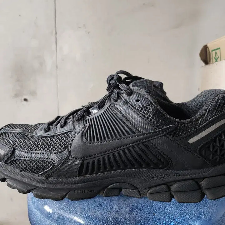[SOLD OUT] 나이키 올블랙 운동화 보메로