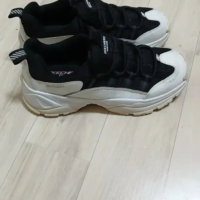 [BUNJANG] 남성신발 나이키 에어 운동화 +스케처스 운동화 2개 개당가격이에요 / 남성신발 나이키 에어 운동화 +스케처스 운동화 2개 개당가격이에요