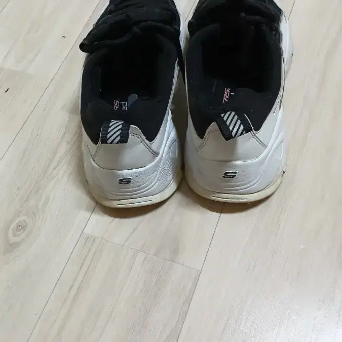 [BUNJANG] 남성신발 나이키 에어 운동화 +스케처스 운동화 2개 개당가격이에요 / 남성신발 나이키 에어 운동화 +스케처스 운동화 2개 개당가격이에요