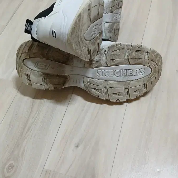 [BUNJANG] 남성신발 나이키 에어 운동화 +스케처스 운동화 2개 개당가격이에요 / 남성신발 나이키 에어 운동화 +스케처스 운동화 2개 개당가격이에요