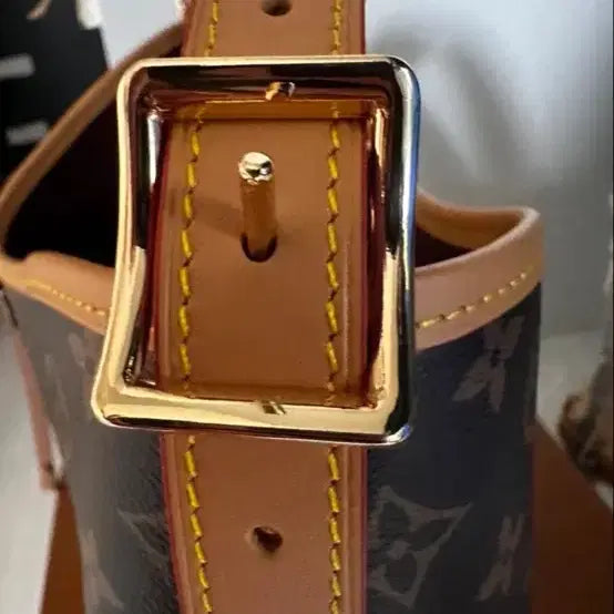 [BUNJANG] Carryall Monogram Shoulder Bag / 캐리올 모노 숄더백