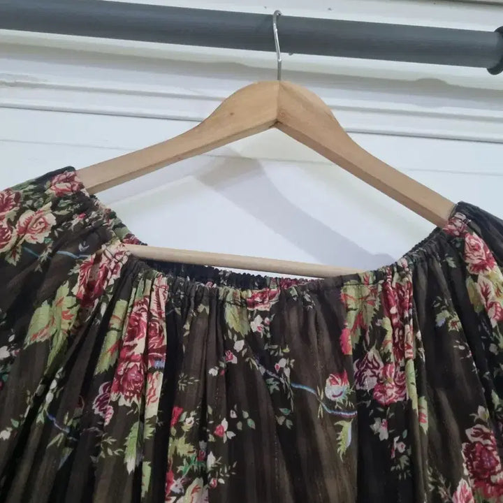 [BUNJANG] Open Shoulder Floral Blouse / 봄 여름 오픈솔더 면블라우스. 가슴단면63