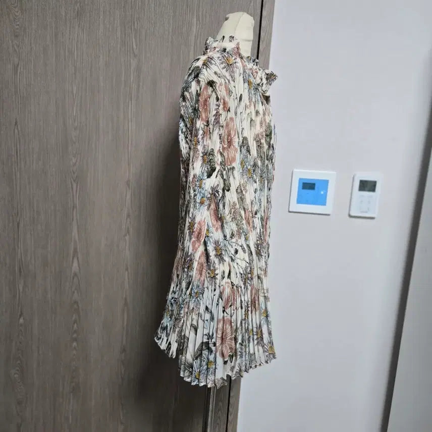[BUNJANG] Lie Sang Bong Floral Pattern Pleated Blouse / 이상봉 상태굿 플라워 패턴 플리츠  블라우스