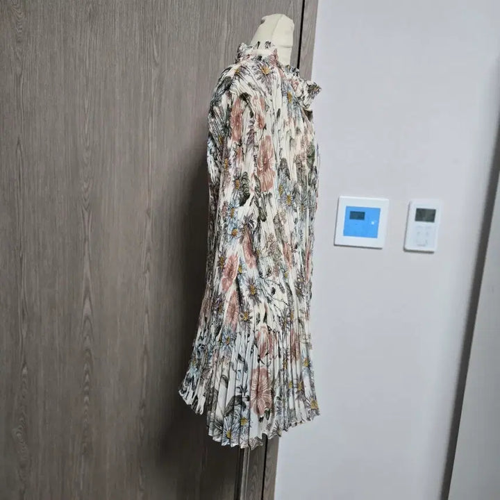 [BUNJANG] Lie Sang Bong Floral Pattern Pleated Blouse / 이상봉 상태굿 플라워 패턴 플리츠  블라우스