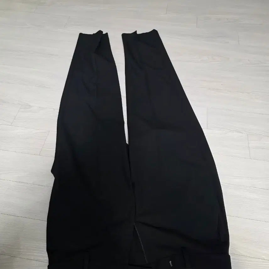[SOLD OUT] 컨셉원 히든밴딩 테이퍼드 핏 슬랙스 32사이즈