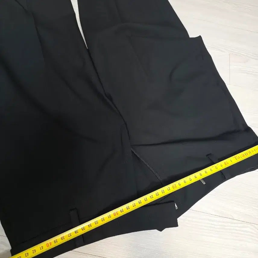 [SOLD OUT] 컨셉원 히든밴딩 테이퍼드 핏 슬랙스 32사이즈