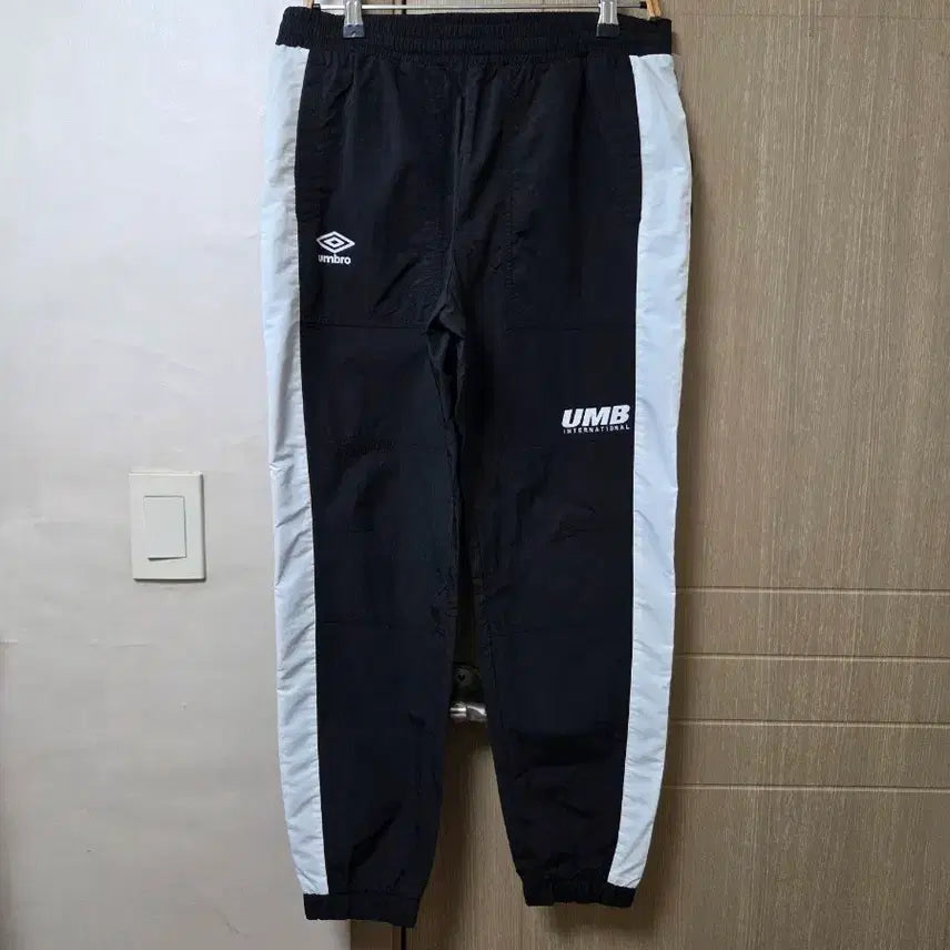 [SOLD OUT] 엄브로 나일론 조거팬츠 32