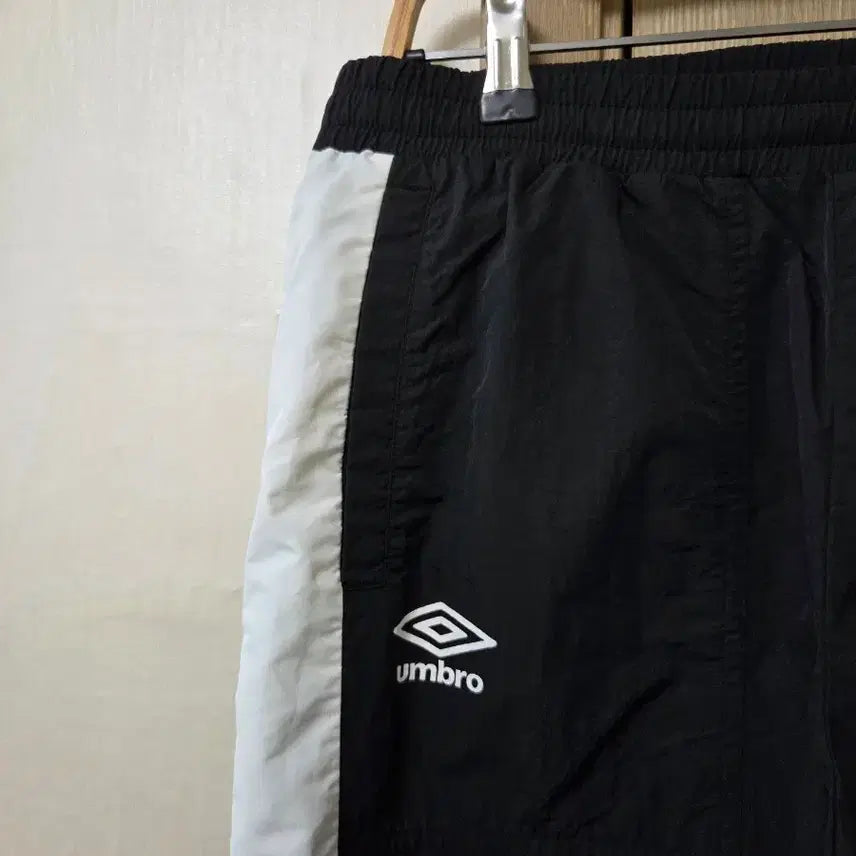 [SOLD OUT] 엄브로 나일론 조거팬츠 32