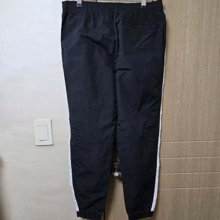 [SOLD OUT] 엄브로 나일론 조거팬츠 32