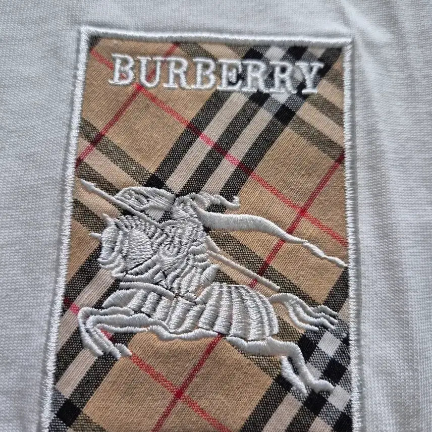 [BUNJANG] Burberry White T-Shirt with Patch (S) / 새상품 )버버리 화이트 티셔츠 패치 장식