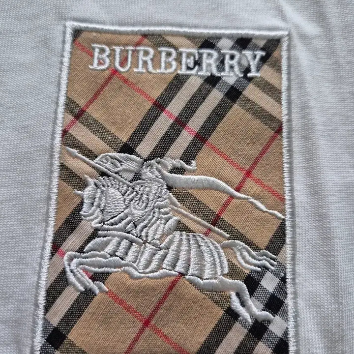 [BUNJANG] Burberry White T-Shirt with Patch (S) / 새상품 )버버리 화이트 티셔츠 패치 장식