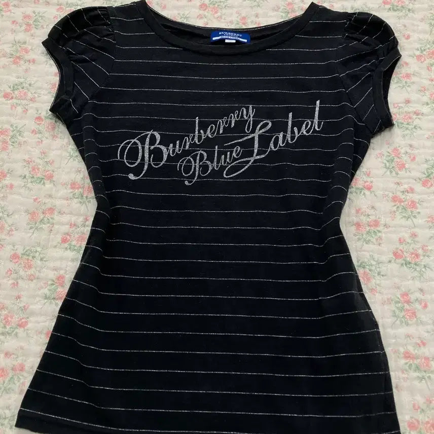 [BUNJANG] Burberry Silver Stripe Printed T-shirt / 버버리 실버 스트라이프 프린팅 반팔 1076 모리걸 y2k 스트릿 갸루