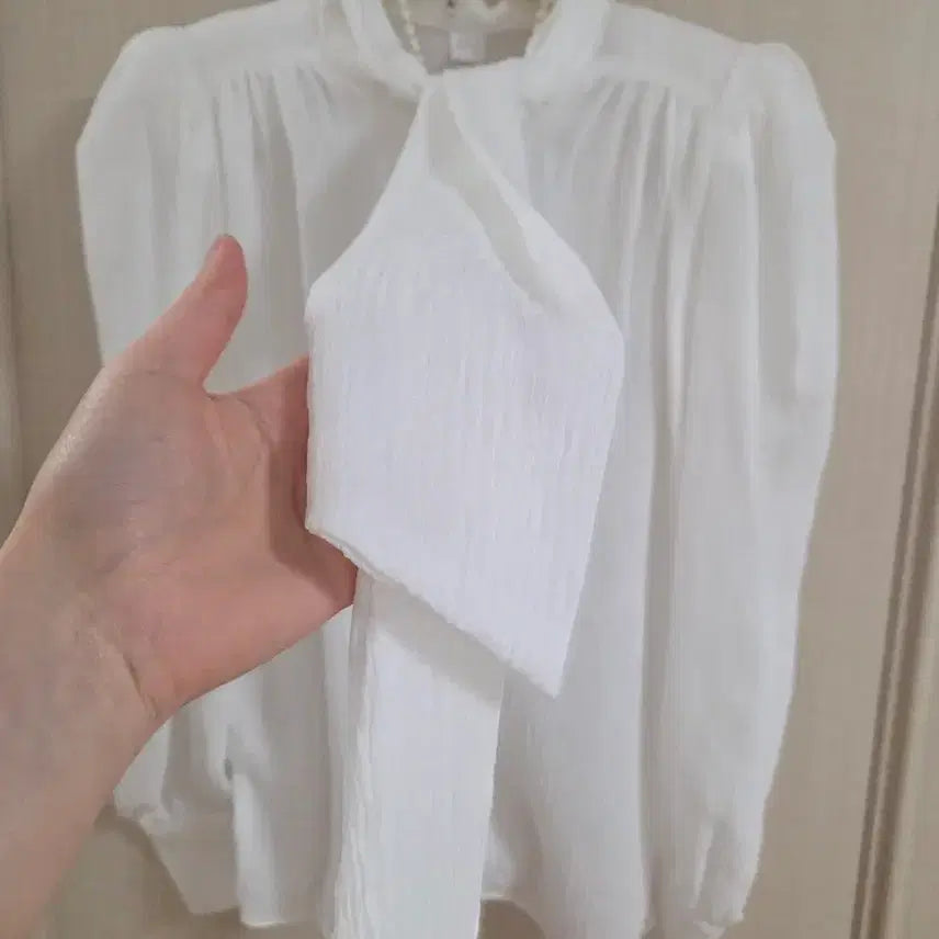 [SOLD OUT] 고급스런 타이 하객블라우스