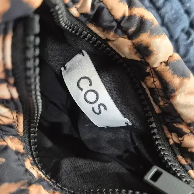 [SOLD OUT] cos  퀼티드 미니백 레오파드