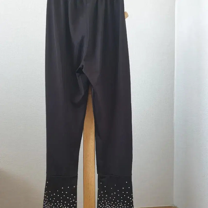 [BUNJANG] Leggings with Cubic Detail / 스타일 칠부쫄바지 레깅스 신축성아주좋음 싸이즈F