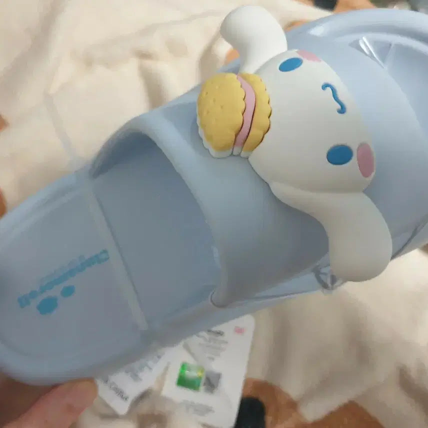 [SOLD OUT] 250!! 시나모롤 연하늘색 정품 슬리퍼 팝니다!!