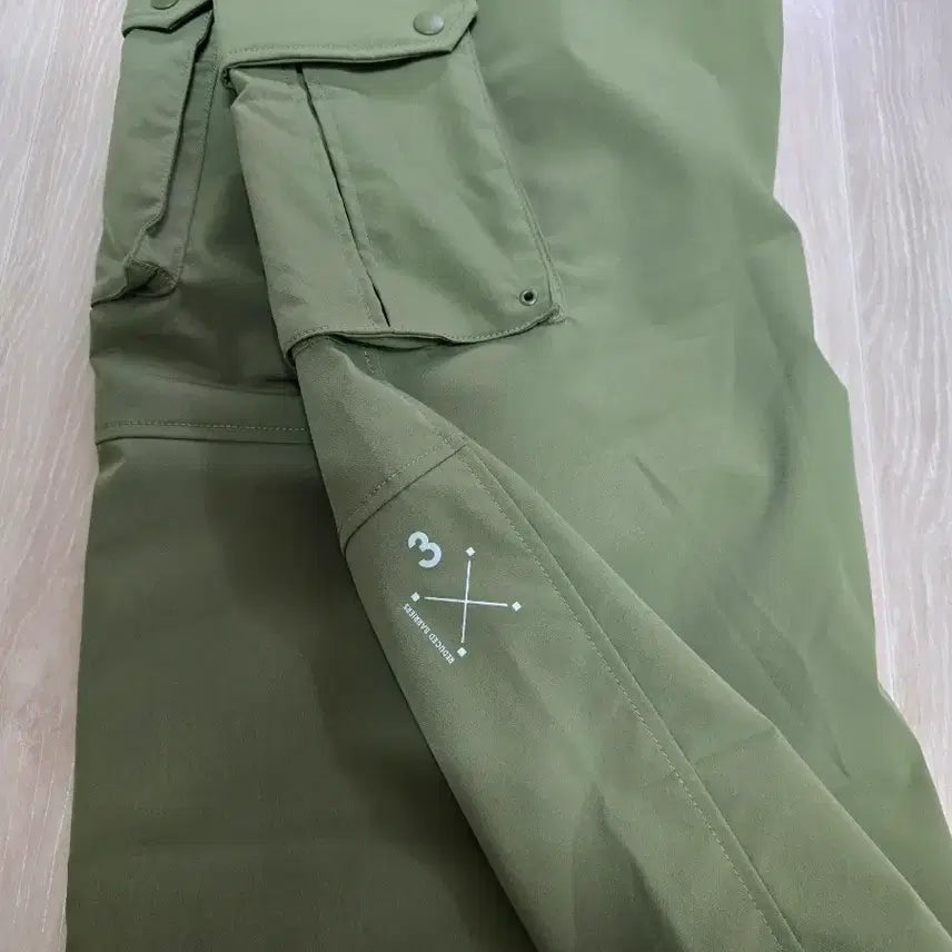 [SOLD OUT] (새상품) 아디다스 정품 우븐 카고 조거 팬츠 매장판 15만원대