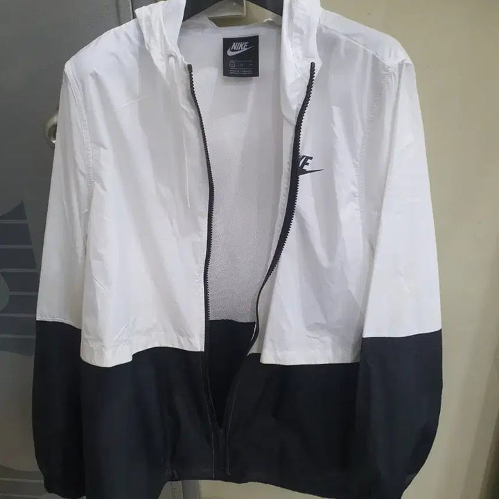 [SOLD OUT] 나이키 바람막이 화이트 블랙 XL  95
