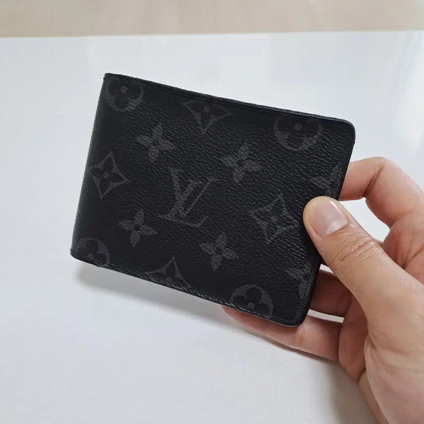 [SOLD OUT] [100%/정품] 루이비통 모노그램 이클립스 멀티플 반지갑