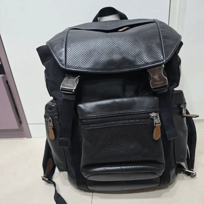 [SOLD OUT] 코치 블랙 가죽 백팩