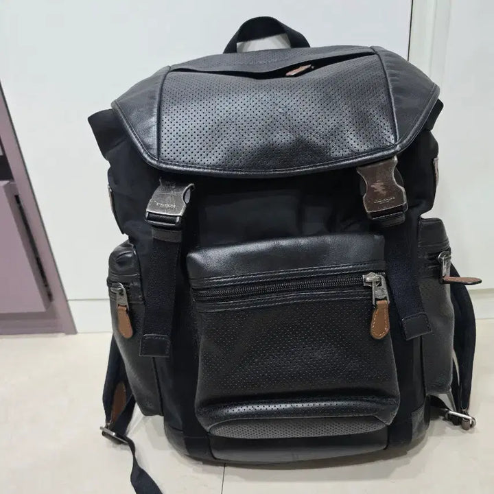 [SOLD OUT] 코치 블랙 가죽 백팩