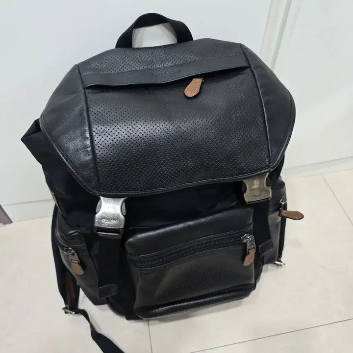 [SOLD OUT] 코치 블랙 가죽 백팩