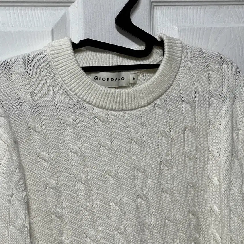 [BUNJANG] Giordano Cable Knit M White / 지오다노 케이블 니트 M사이즈 화이트