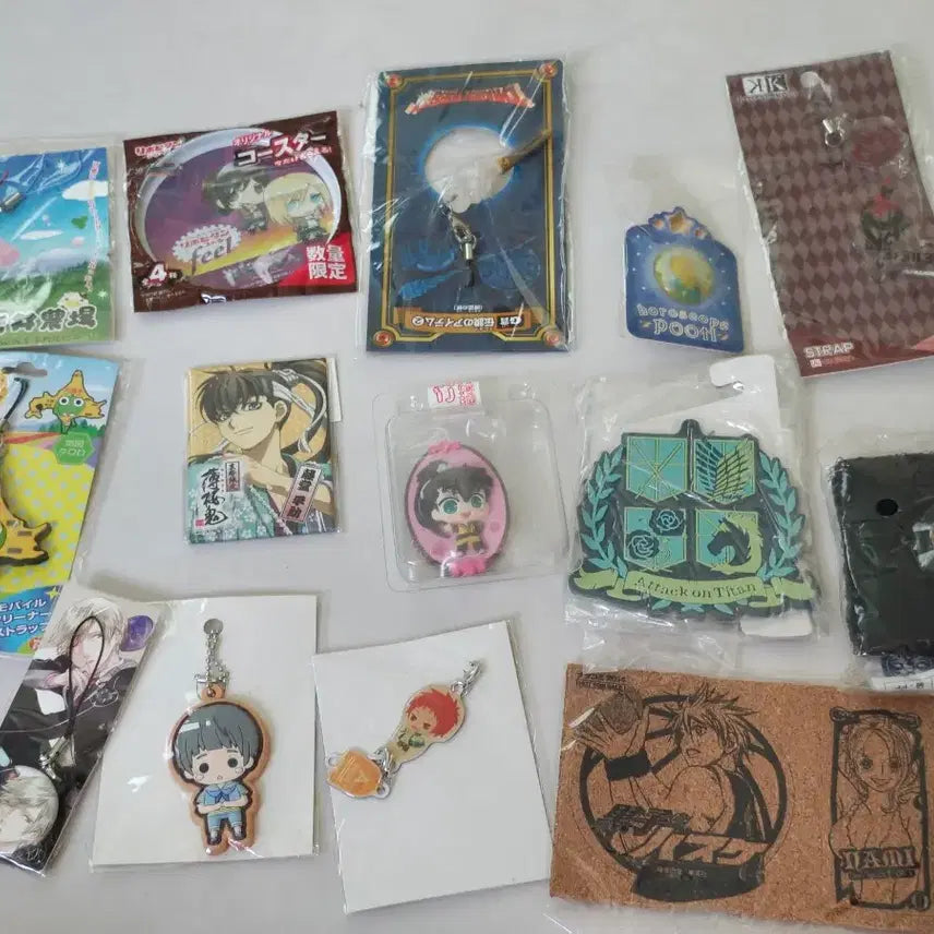 [BUNJANG] Keroro Keyring &amp; Bandai Badges Bundle / 케로로 키링 외 반다이 뱃지 아사히 굿즈 진격의 거인 코스터 일괄 팝니다