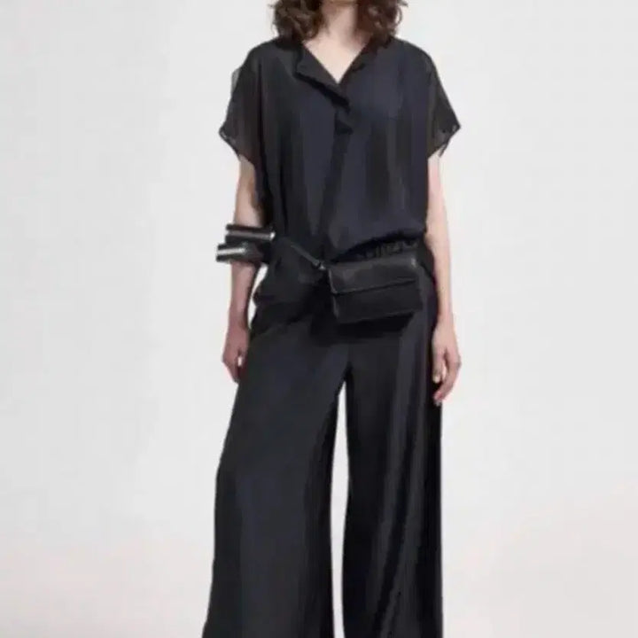 [BUNJANG] Nehera Black Blouse and Wide Pants Set / Nehera 네헤라 블랙 블라우스 와이드팬츠 세트 새상품