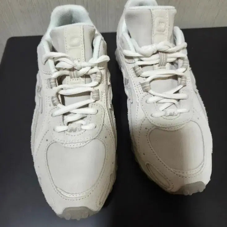 [BUNJANG] New Balance 204 Sneakers / 뉴발란스 204 (220사이즈 이지만 225가 맞음)