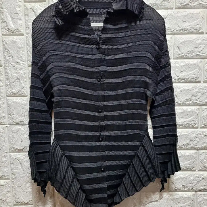 [SOLD OUT] 독특한 플리츠 긴팔 셔츠