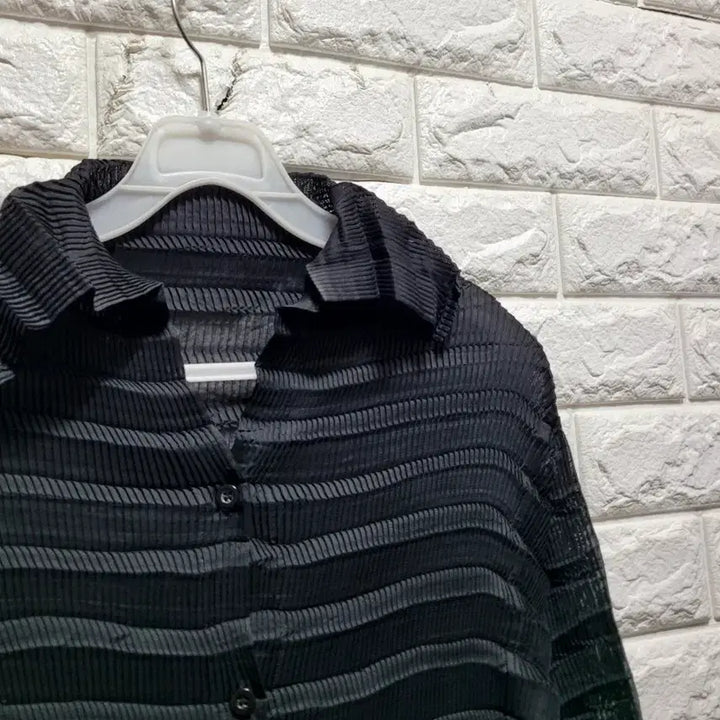 [SOLD OUT] 독특한 플리츠 긴팔 셔츠