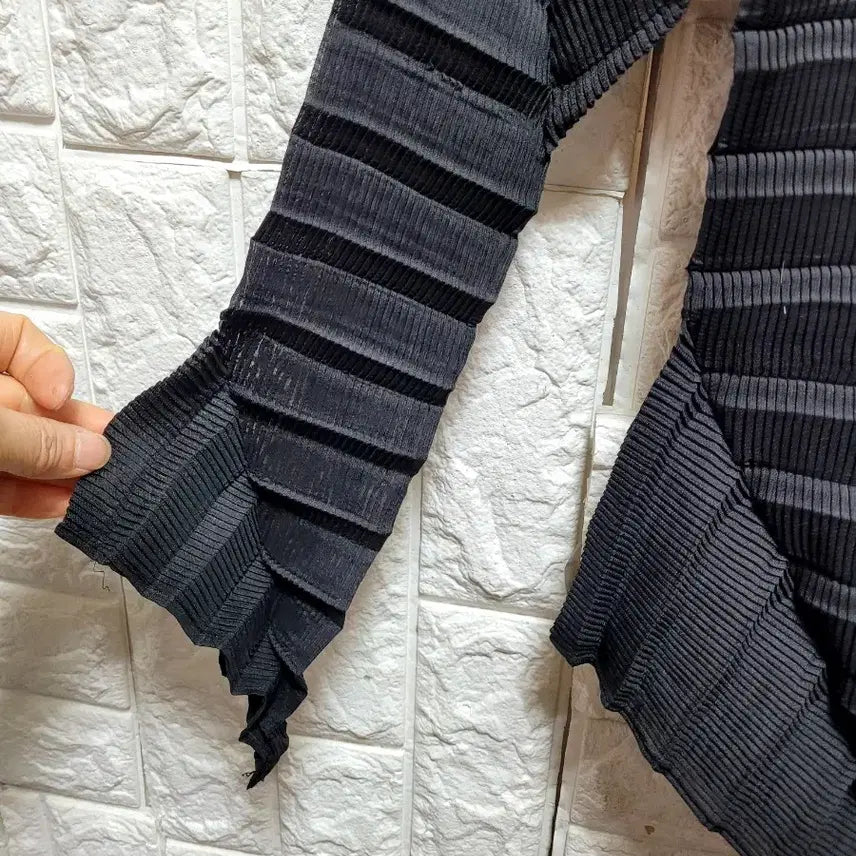 [SOLD OUT] 독특한 플리츠 긴팔 셔츠