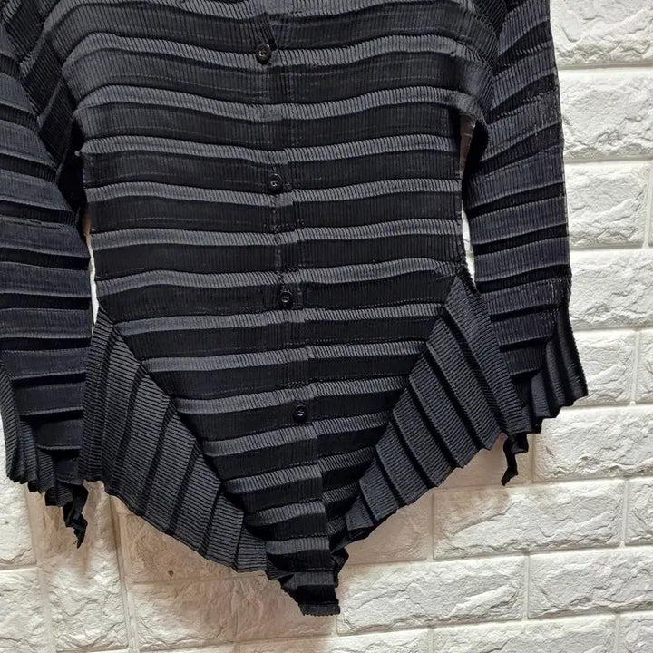 [SOLD OUT] 독특한 플리츠 긴팔 셔츠