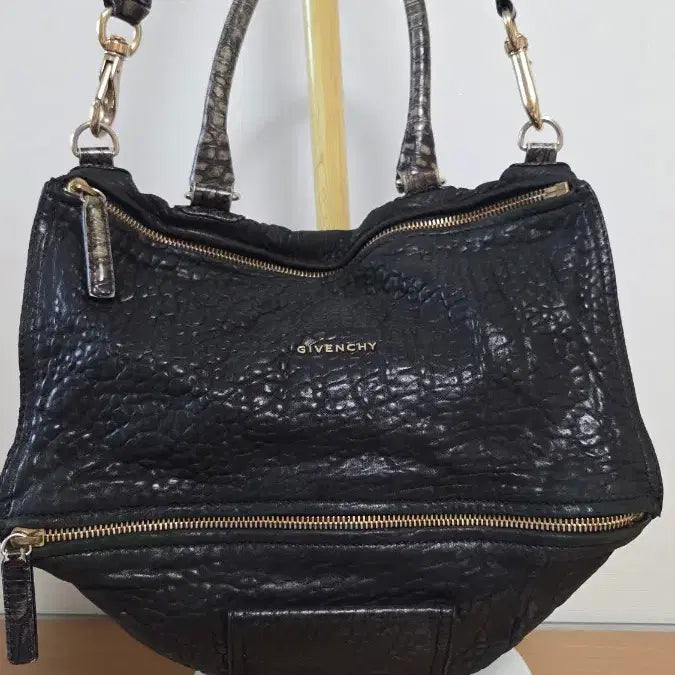 [BUNJANG] Givenchy Pandora Bag Black Wrinkled Leather Gold Hardware / 지방시 판도라백 블랙 링클 금장