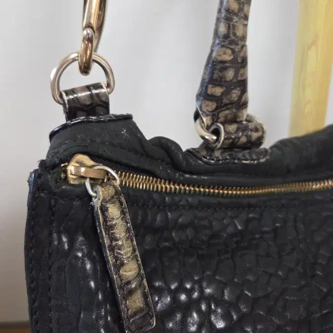 [BUNJANG] Givenchy Pandora Bag Black Wrinkled Leather Gold Hardware / 지방시 판도라백 블랙 링클 금장