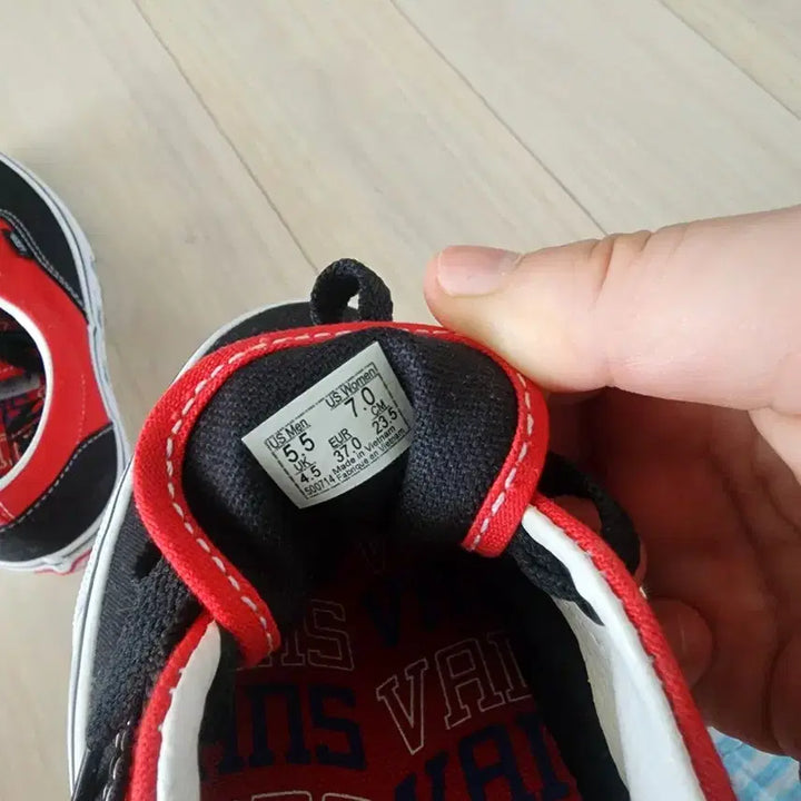 [BUNJANG] Vans Era Black/Red Sneakers / [판매] 반스 에라(ERA) 블랙/레드 235mm