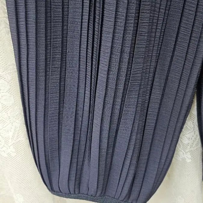 [SOLD OUT] 그레이 플리츠 7부 배기 팬츠